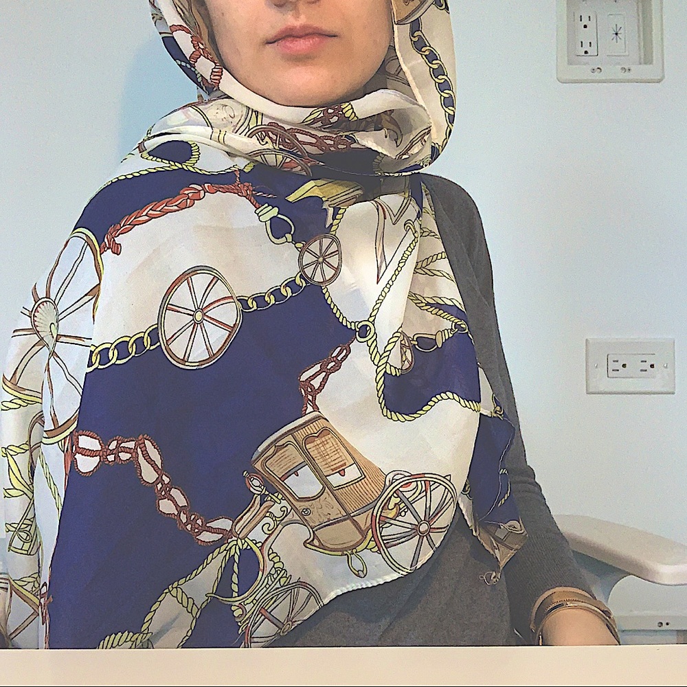 Silky scarf, chic pattern